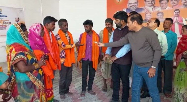 kashish ka asar gopalganj dm ne diya fir ka aadesh 