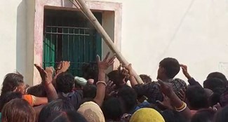 biscomaun bhawan per kisano ka bawal khub chale lathi aur rode 