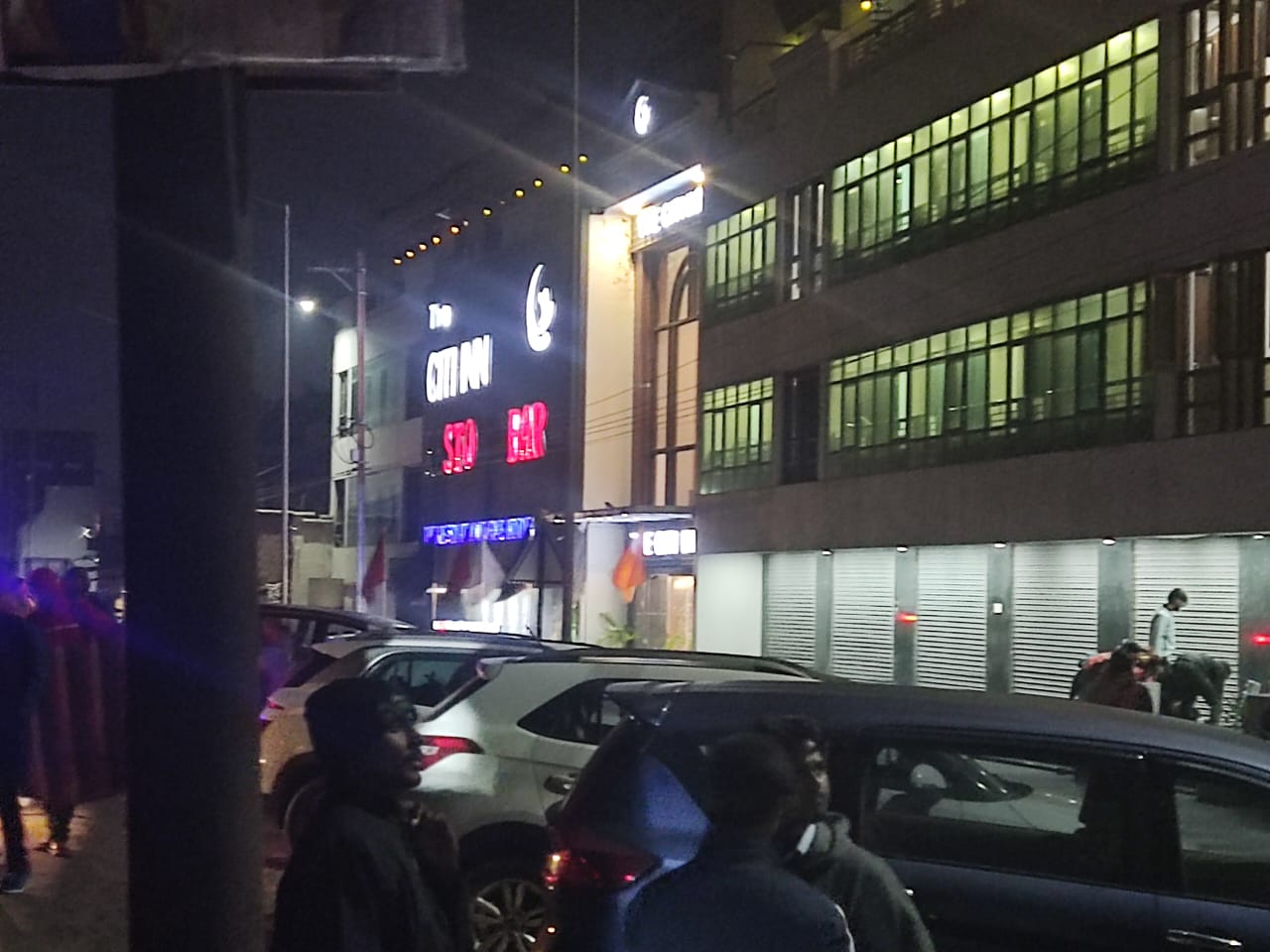 250 STUDENTS LIVES IN DANGER DUE TO 3 FEET BENDING OF FOUR STOREY BUILDING.