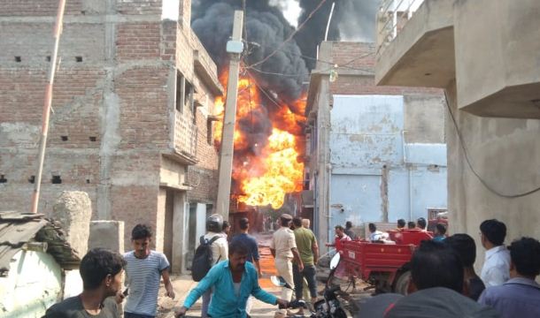 aag ki lapton se ghira aashiyana 