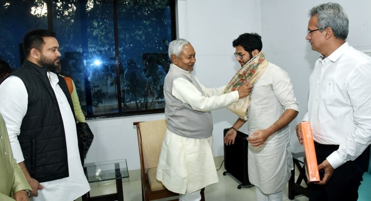 nitish and aditya thakrey meeting 