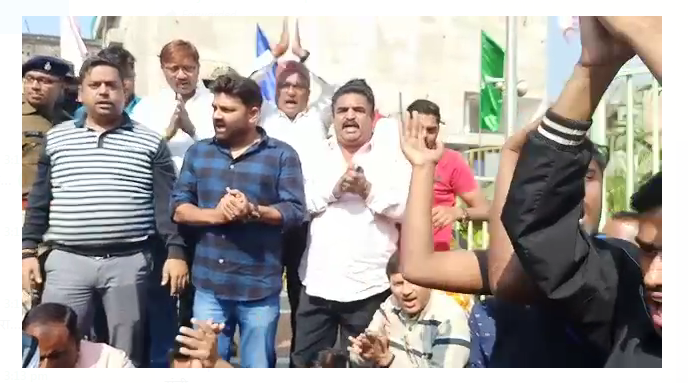 bhajapa aur congress mai jamkar bawaal 