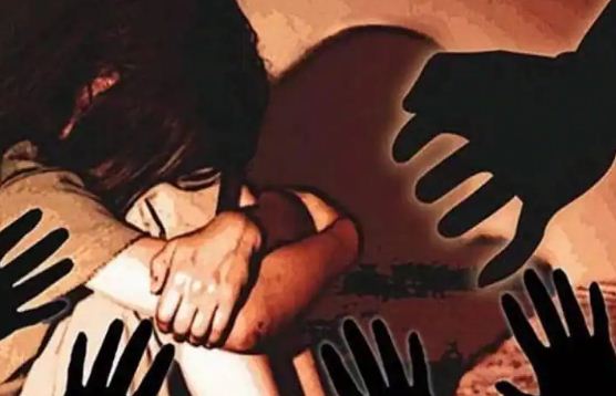 jaan bachane wala shikshak bna haiwaan 