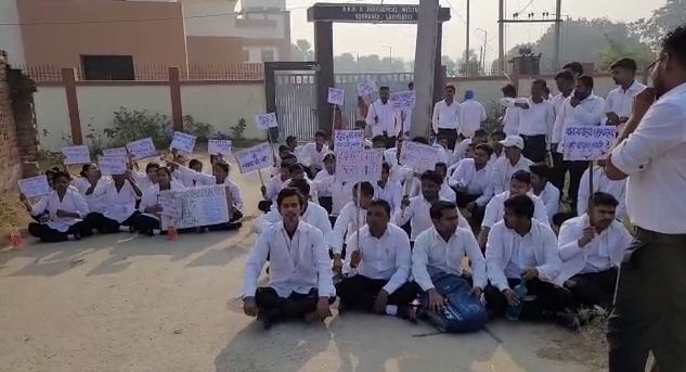 para medical chhatron ka lakhisarai me hallabol 