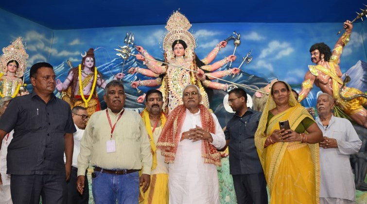  CM Nitish visited the mother by visiting various puja pandals including Dakbangla intersection in Patna, prayed for peace in the state