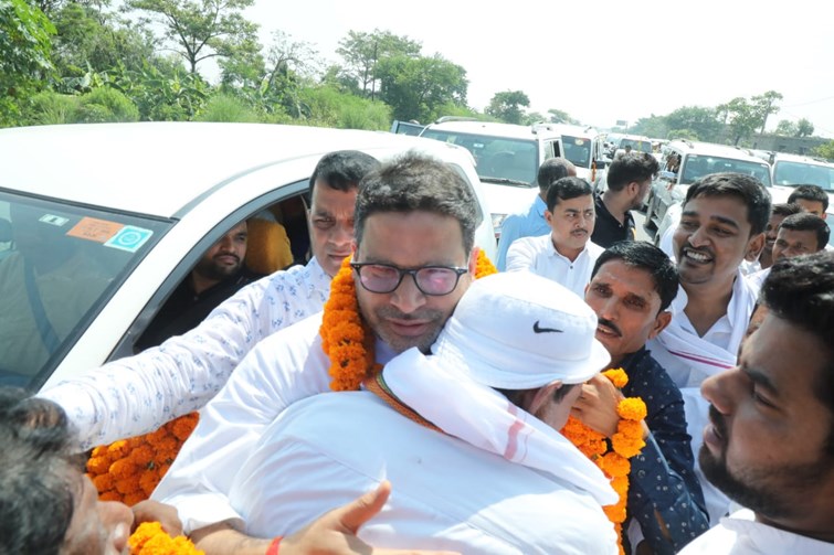 pk ki jan suraj yatra me umadi bhid bole samaj ke beech se nikalenge betahe ko jise hogi aapki chinta
