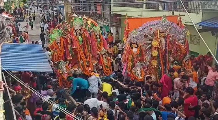 badi devi ji ka koicha milan samaroh choti devi ji se mili to sabki ankhe hui nam 