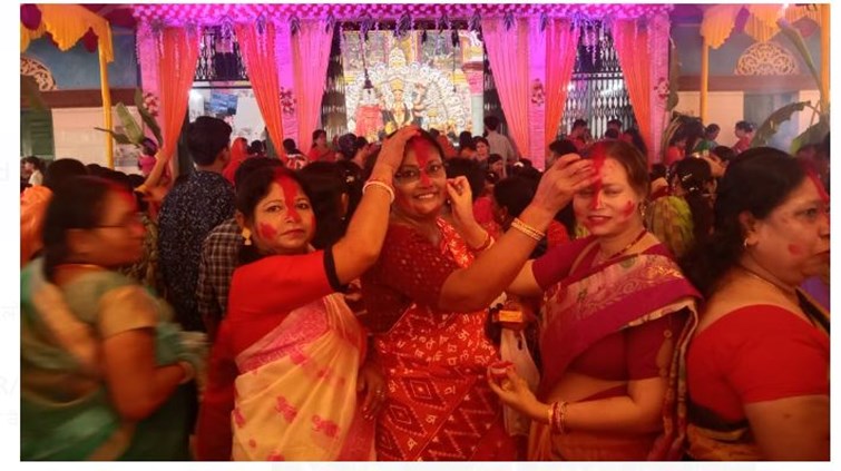 aaj sham hoga maa durga ki pratima ka visharjan      