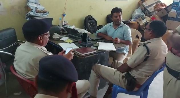 chapra me amezon karyalay me dindahade loot 