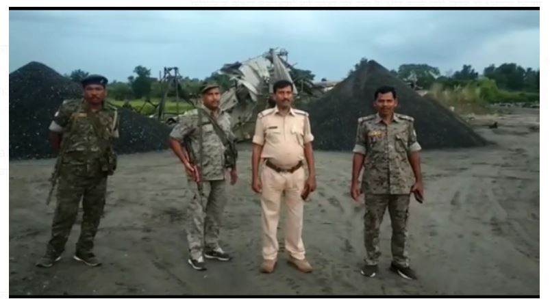 awaidh pathar karobariyo ke khilaph badi karawai 