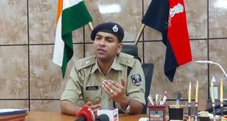 thanedar daroga samet teen police karmi suspend sp ne ki badi karwai 