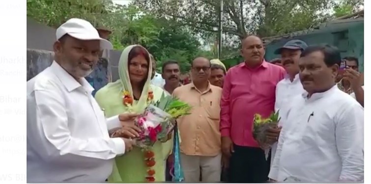 sabhi ne ki khushi jaahir 