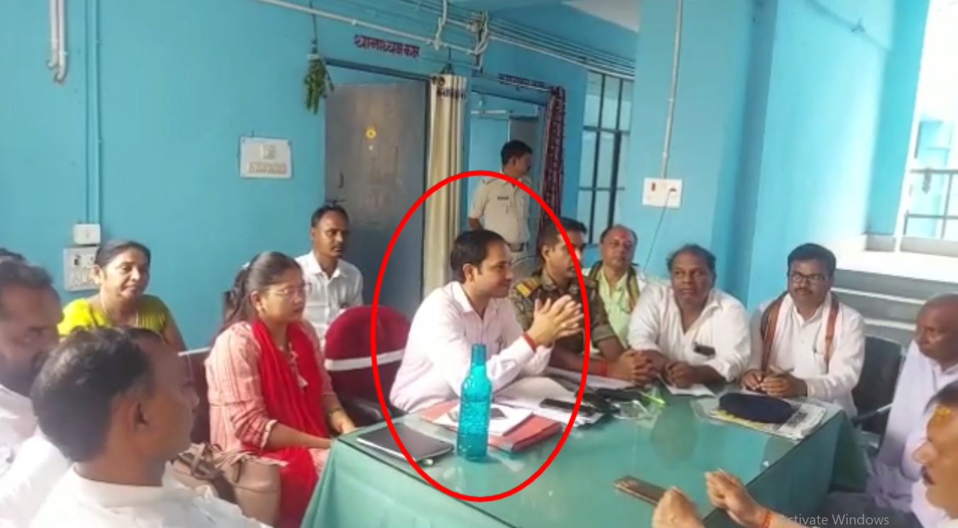 rohtas dm ki anusansa per kargahar co nilambit rajshwa bhumi sudhar vibhag ne ki badi karwai 