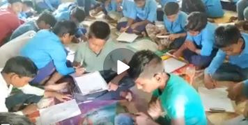 jamin per baith kar pariksha de rahe vhatra hajipur ka video viral 