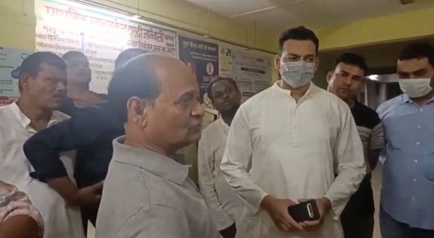 vidhayak ne kiya asptaal ka auchak nirikshan 