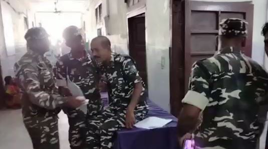 election conduct karane ja rahi ssb jawan ki gadi hadse ka sikar