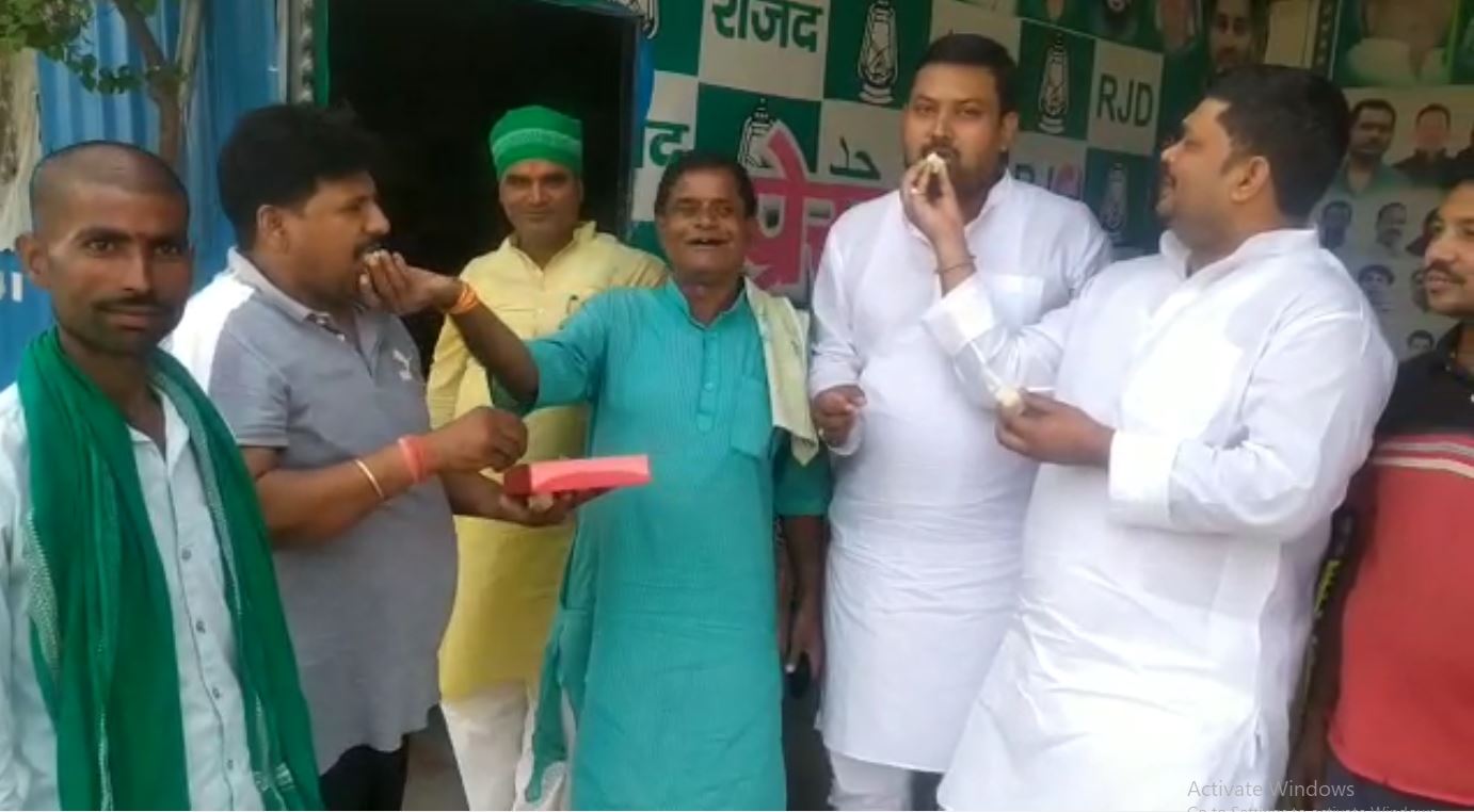 rjd ki holi diwali sath sath abir gulal laga pathake phod manaya jashna 