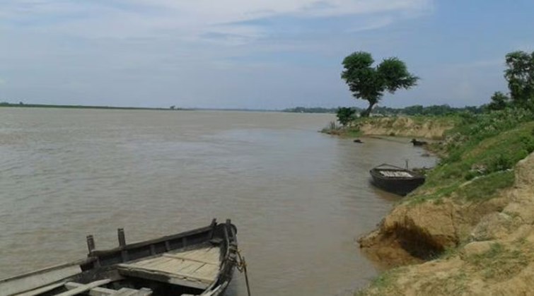 gopalganj me bada naav hadsa 