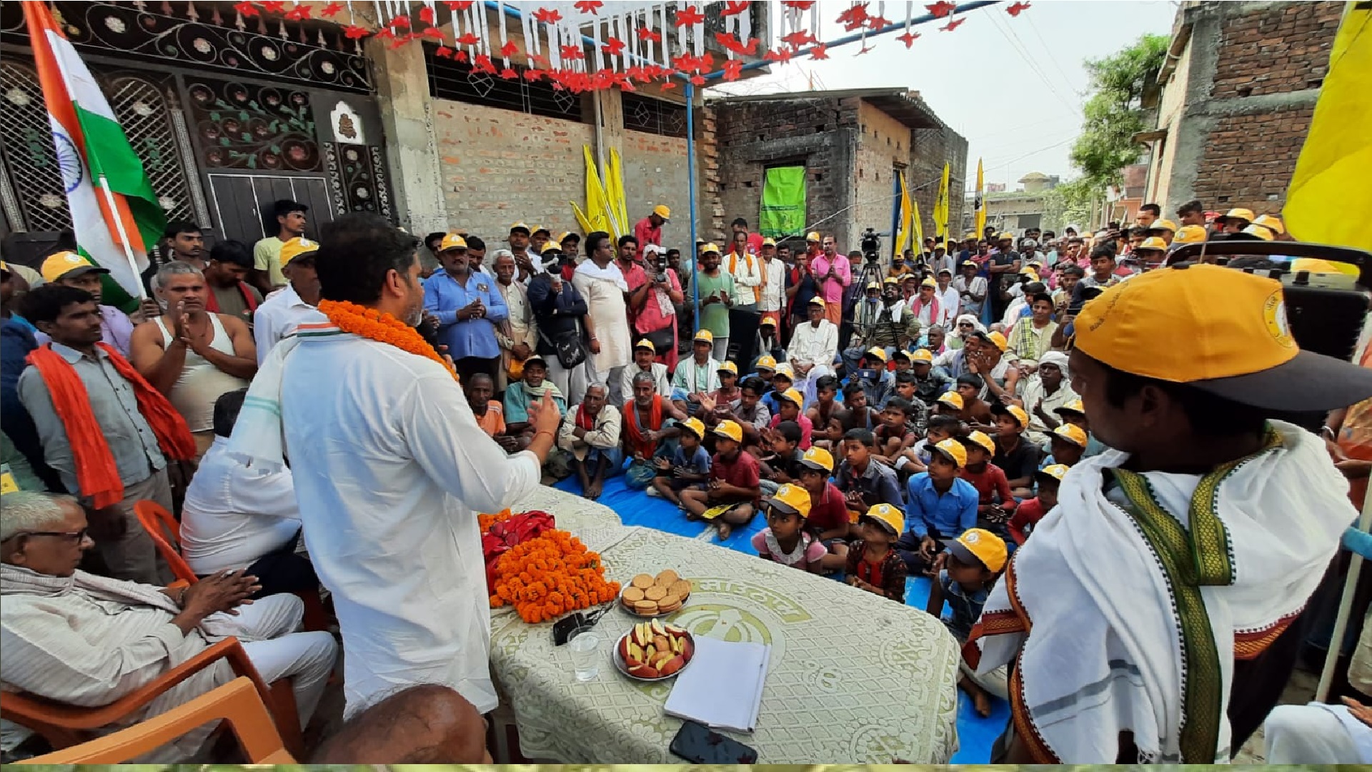 prashant kishore said, neta chunav mey aatey hain aur thag kar chal jatey hain