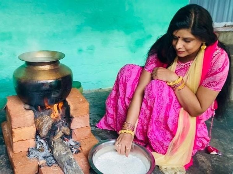 chhath mananey america sey nawada pahunchi mahila