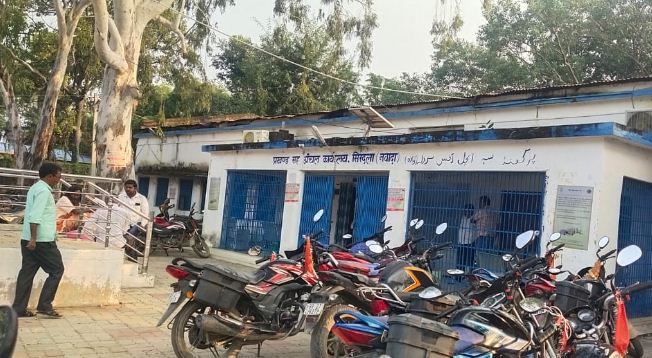 sarpanch par laga indira aawas hadpne ka aarop 