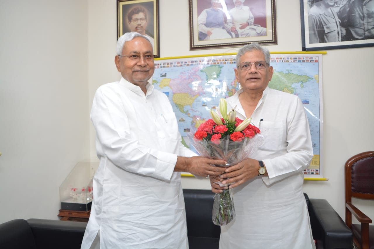 CM NITISH NE CPM NETA SITARAM YECHURI SE MULAKAT KI.