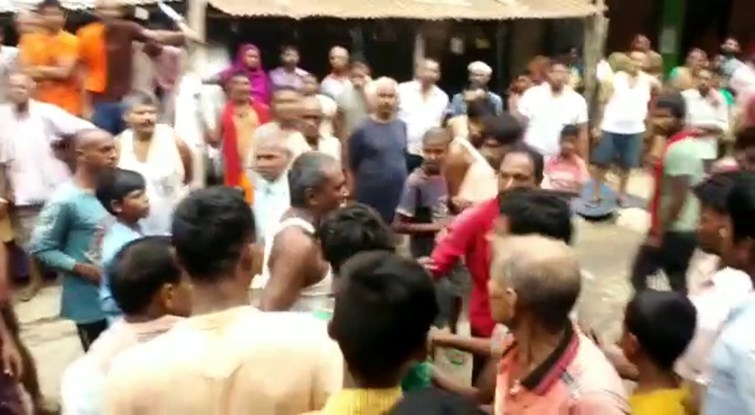 KHAGIRIA ME DAROGA KI PITAYE.