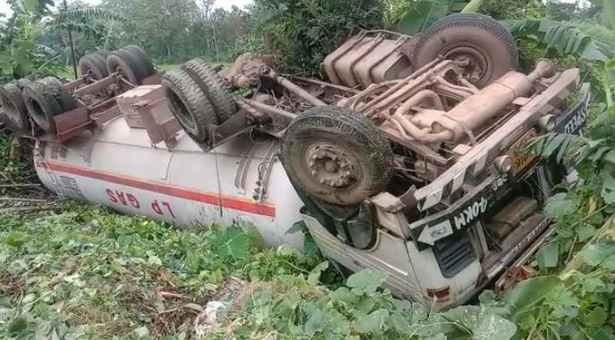 motihari me palta gas tankar 