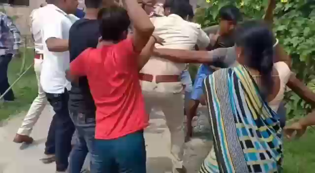 custody me death ke baad police station per hamla.