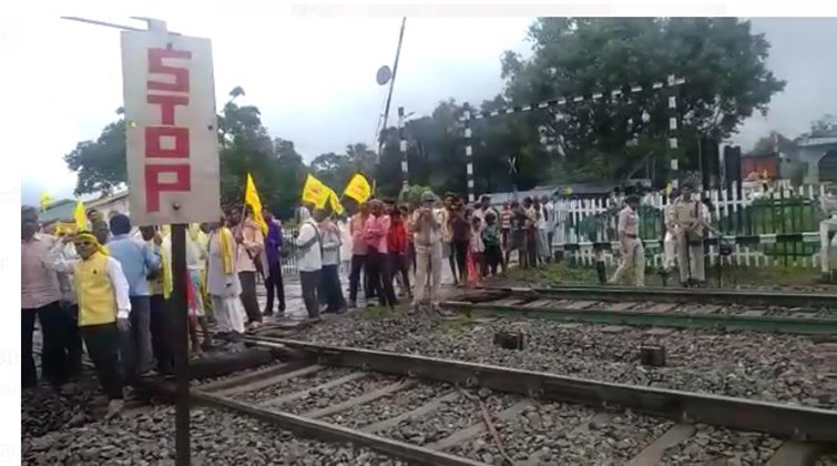 rail aawagaman prabhavit 