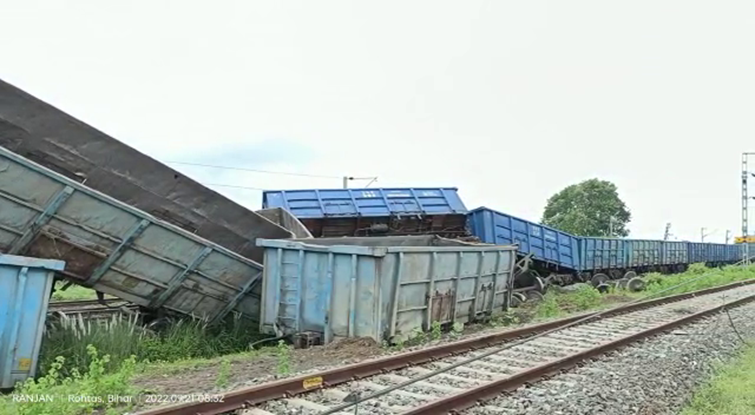 good train derailed in gaya railkhand.