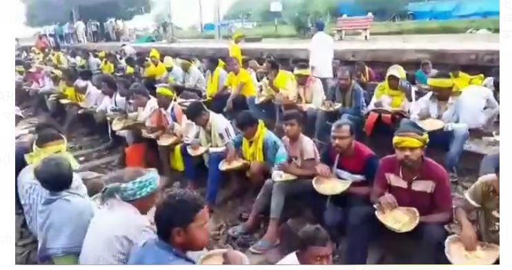 rail chakka jaam se railyaatri pareshan