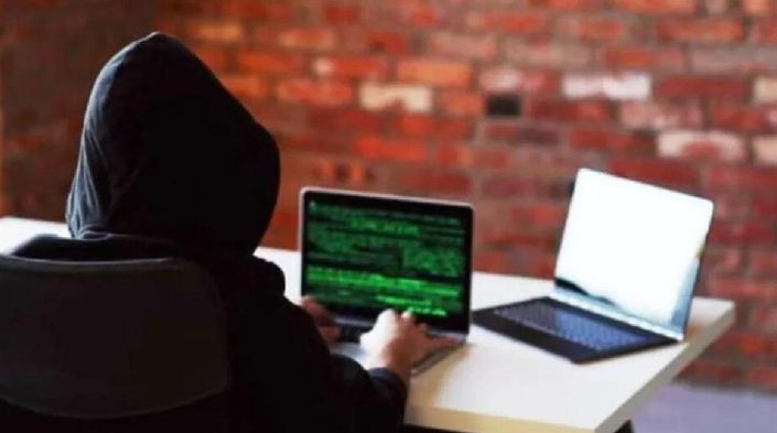 thagon ne banai saran DM ki fek ID 