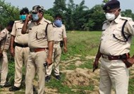 Police team was attacked in sand mafia in Amanabad of Maner adjoining Patna, city SP narrowly survived
