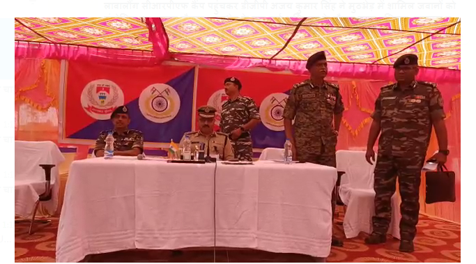 jharkhan ke dgp pahuche laavalong crpf camp 