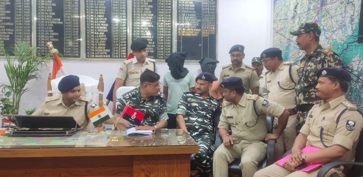 police ke hatthe chadhe 2 hardcore naksali 