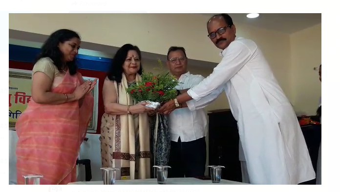 school mai samman samaroh ka aayojan 