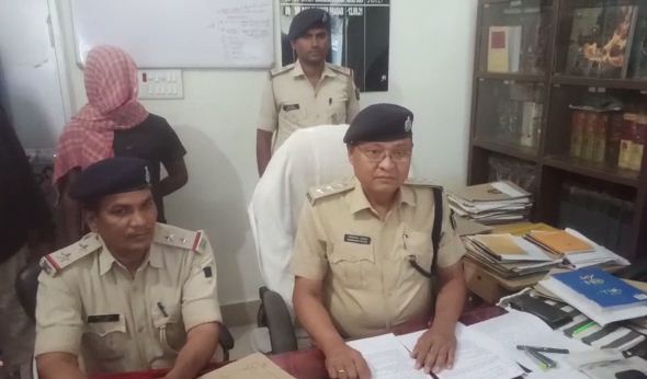 jamui me thekedar ko dhamki dene wala aaropi dharaya 