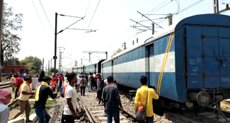 BREAKING Goods train derailed near Dumraon station of BUXAR, rail operations disrupted.