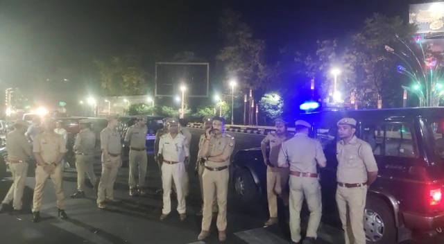 Breaking atik ahmad ki suraksha me tainat 17 police suspended
