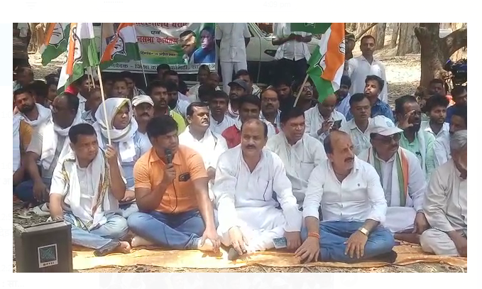 congress ne samaharnalaya ka kiya gheraw