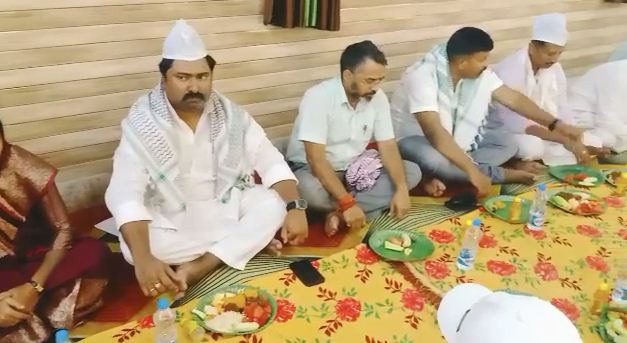 sahebganj me mp ne di iftaar party 