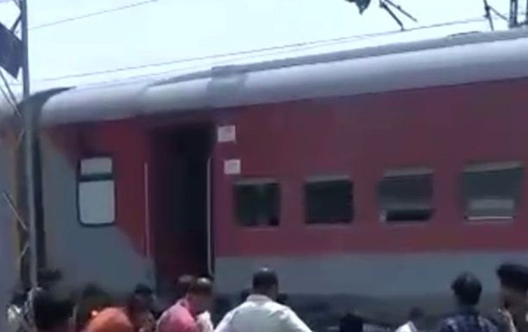 kishanganj me burning train banne se bachi capital express 