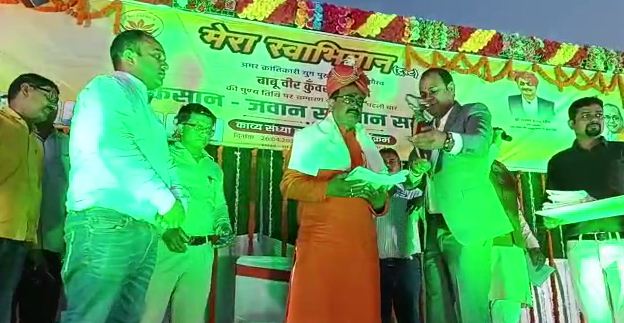 bagaha me veer kunwar singh ke pute ko mila samman 