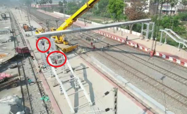 hajipur  ke sarai station par bada hadsa crene se gire 2 majdur 