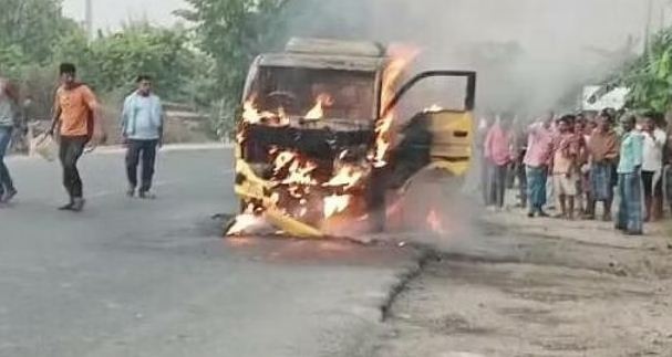 samastipur me school van me lagi aag 