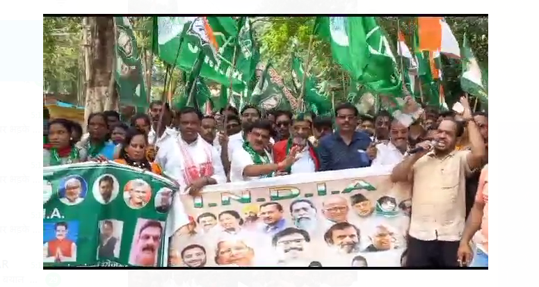 latehar mai india gathbandhan ke sadasyon ne jataya virodh  