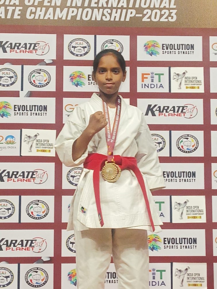 rajmistris daughter juhi won many gold in india open international karate championship