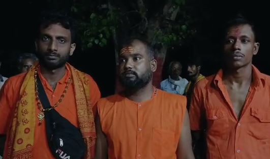 Looting with Kanwariyas going from Sultanganj to Babanagari..