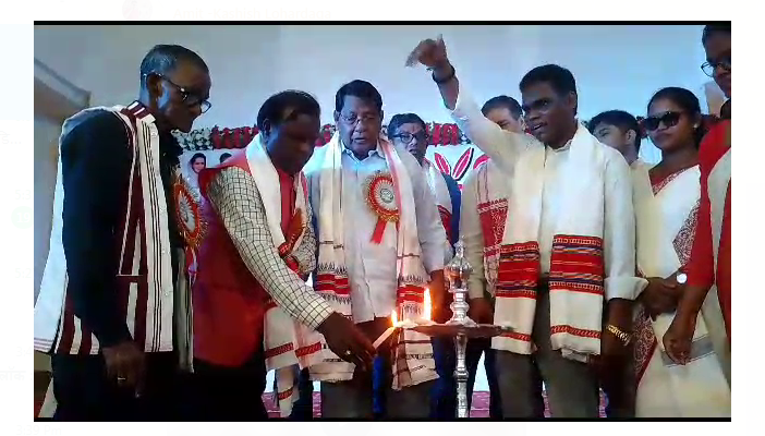 lohardaga mai vishwa aadiwasi diwas samaroh aayojit 